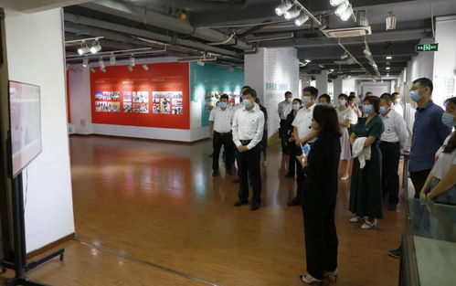 市委统战部 市教育两委 市合作交流办 新疆驻天津市工作组领导参观 梦舟催发,丝路朱霞 天津美院援疆支教团美术创作暨成果汇报展